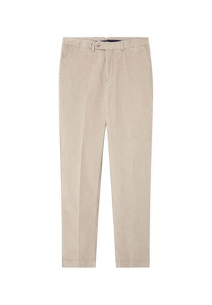 Pantalones de algodón beige con corte recto, frente plano y bolsillos laterales. Textura suave y forma ajustada. Sin patrones visibles ni herrajes.