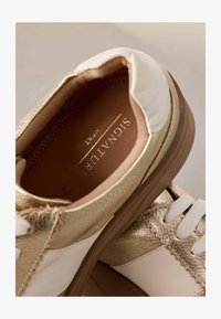 Selected, gold