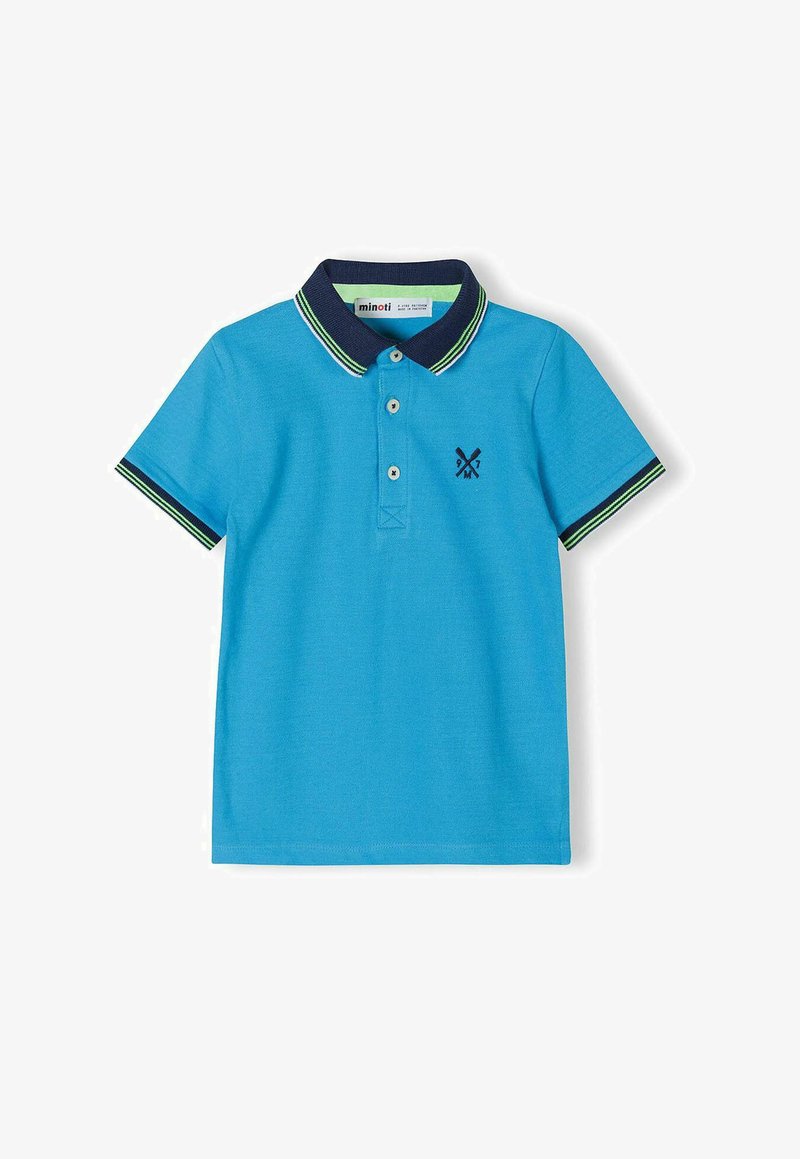 Kék póló, pamutból készült, sötétkék gallérral és zöld csíkokkal. Két gomb és egy kis logó található a bal mellen.