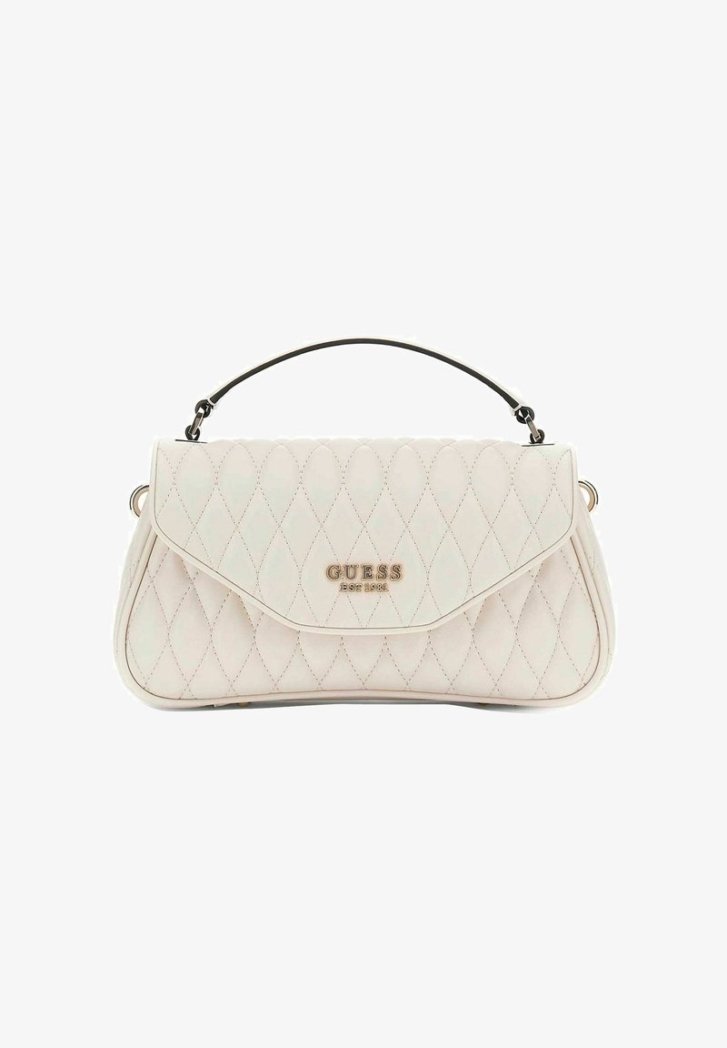 Borsa Guess in pelle bianca trapuntata con manico superiore e logo dorato sulla patta frontale, su sfondo bianco.