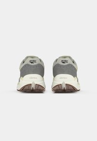 HI-TEC HTS74 SHADOW UNISEX  - Matalavartiset tennarit - star white/sharkskin/aloe wash