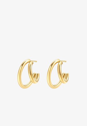 Paire de boucles d'oreilles créoles en or poli avec un petit anneau entrelacé à l'intérieur de chaque grand anneau, présentée sur fond blanc.