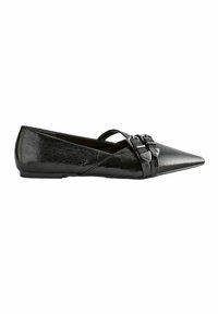 Musta nahast ballerina jalanõud terava varbaga, dekoratiivsete rihmade ja peene tekstuuriga. Madal konts ja minimalsed metallist detailid.