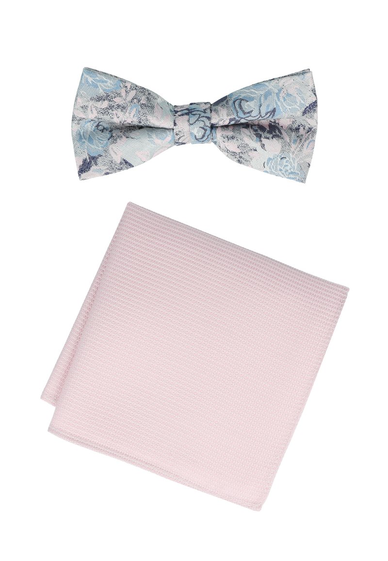 Gemusterte blaue Fliege mit floralem Design über einem strukturierten pinken Taschentuch. Beide Gegenstände sind ordentlich angeordnet und gut sichtbar.
