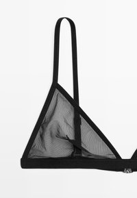 Schwarzer dreieckiger Bralette mit dünnen Trägern, aus durchsichtigem Mesh-Material und einem strukturierten Band am unteren Ende, sichtbare Verschluss- und Futterdetails.