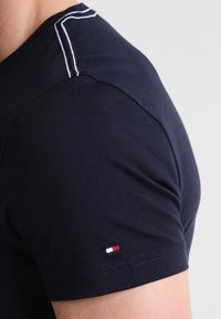 Tommy Hilfiger T-shirt imprimé - dark blue