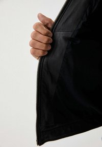 Serge Pariente Skinnjacka - black