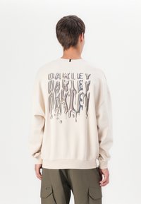 Oakley STACKED METAL CREWNECK  - Sudadera - beige