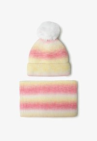 Gorro de lana y bufanda a juego en rayas de amarillo pastel, rosa y blanco. El gorro cuenta con un pompón blanco en la parte superior.