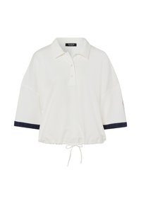 Chemise polo blanche à manches courtes, avec des poignets accentués en denim et un ourlet à cordon. Présente un col classique et une fermeture à bouton.