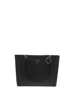 Sac cabas noir Guess avec deux anses d’épaule, des éléments métalliques dorés, un logo triangulaire et des étiquettes porte-clés suspendues, sur fond blanc.