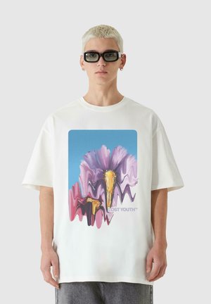 BLURRED FLOWERS - T-shirts med print - ready for dye
