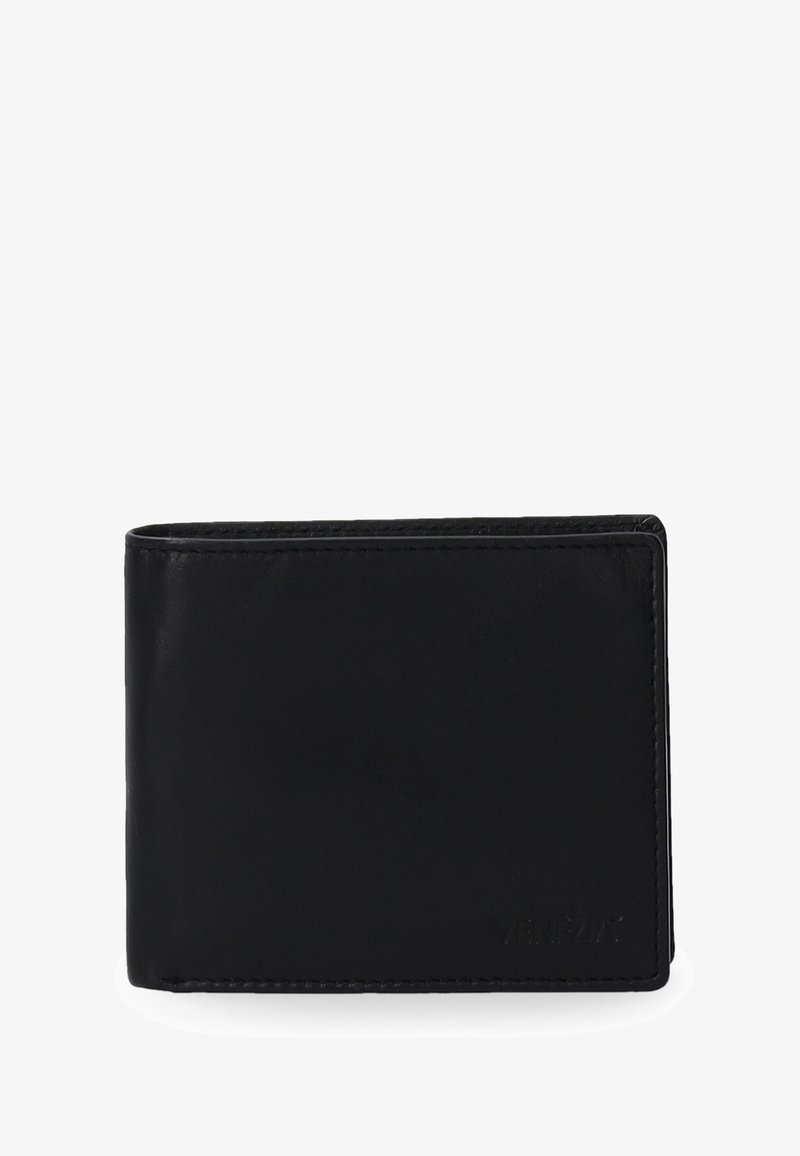 Zwarte leren portemonnee met een gladde textuur, een dubbele vouw ontwerp en gestikte randen. Bevat een gegraveerd merkdetail aan de voorkant.