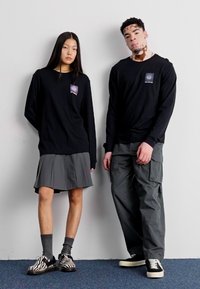 Salomon DIGITAL SWAMP TEE UNISEX - Μπλούζα με μακριά μανίκια - deep black