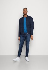 Nike Sportswear CLUB TEE - T-shirt básica - marina blue