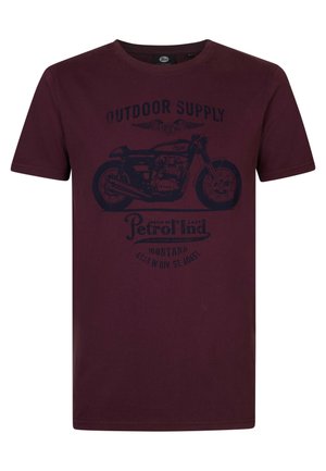 Burgundské bavlněné tričko s černou grafikou motocyklu a nápisem "Outdoor Supply Petrol". Krátké rukávy, kulatý výstřih, střih pro volný čas.