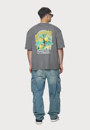 KORT - T-shirt z nadrukiem