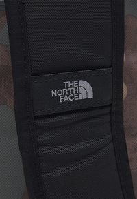 The North Face BASE CAMP DUFFEL S UNISEX - Saco de viagem - kelp tan/black