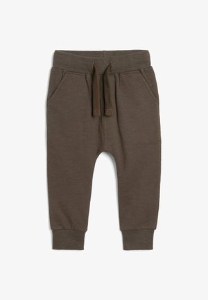 Brune joggingbukser til børn med elastisk linning, snøre, forlommer og ribkanter, vist på en ensfarvet hvid baggrund.