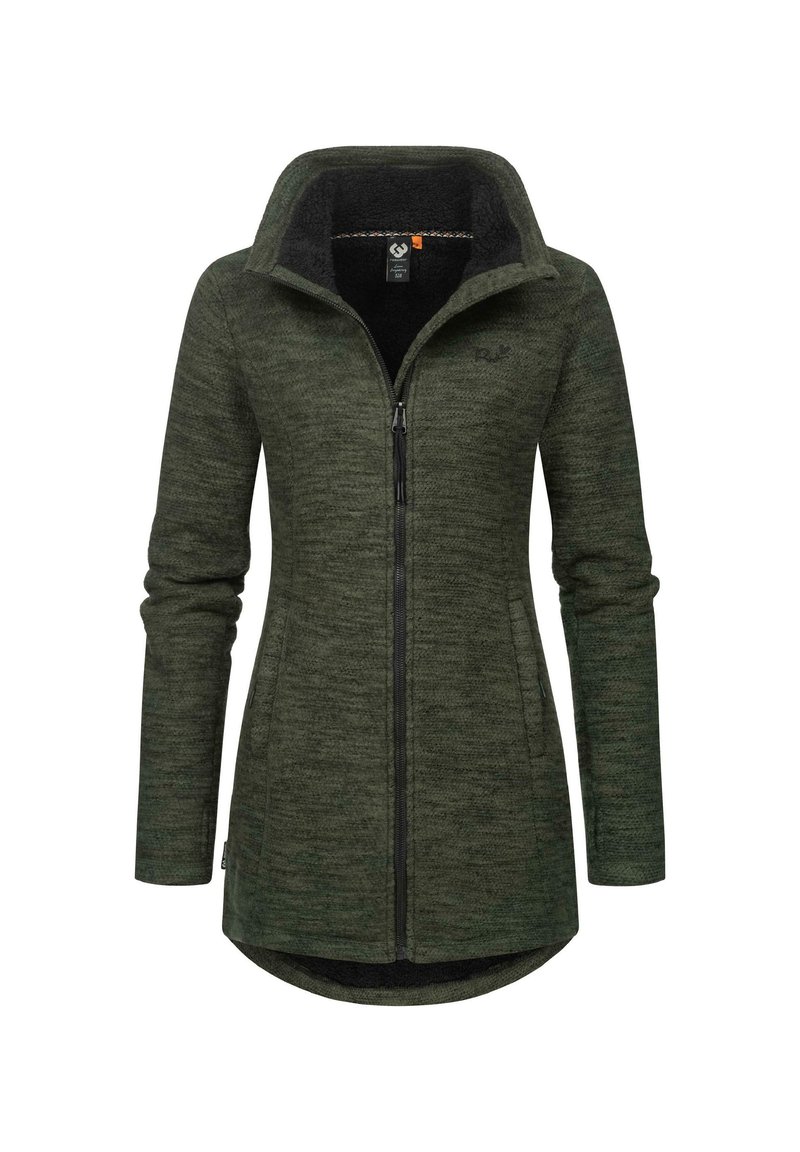 Veste en polaire verte avec un col haut, fermeture éclair sur toute la longueur et deux poches latérales. Tissu texturé et détail de couture incurvée au bas.
