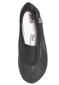 Schwarze Leder-Ballettschuhe mit elastischem Einstieg, glatter Oberfläche und einer weißen Innensohle mit gedrucktem Logo und Größenangabe.