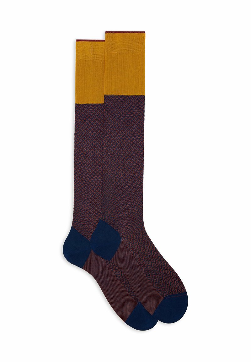 Calze fino al ginocchio con un risvolto a coste giallo senape, motivo geometrico in rosso scuro e blu navy, e punte solide blu navy.