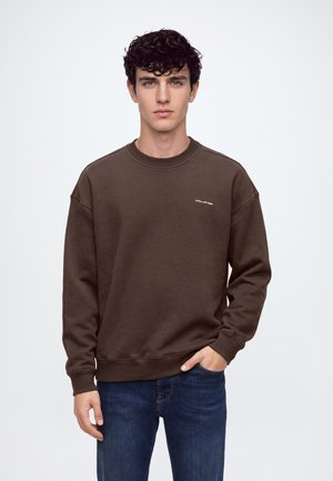 Hollister Co., EMEA MIN LOGO BOXY CREW - Суитшърт - brown