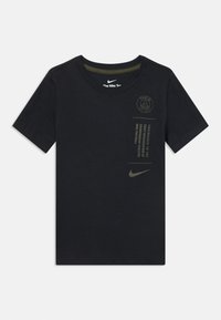 Črna kratkotrajna majica Nike s kratkimi rokavi z logotipom Paris Saint-Germain, majhnim besedilnim blokom in Nike oznako na sprednji desni strani.