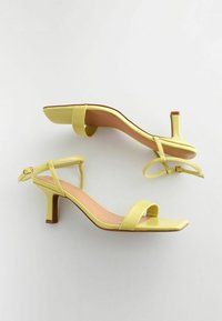 Next FOREVER COMFORT REGULAR FIT - Riemensandalette - lime green