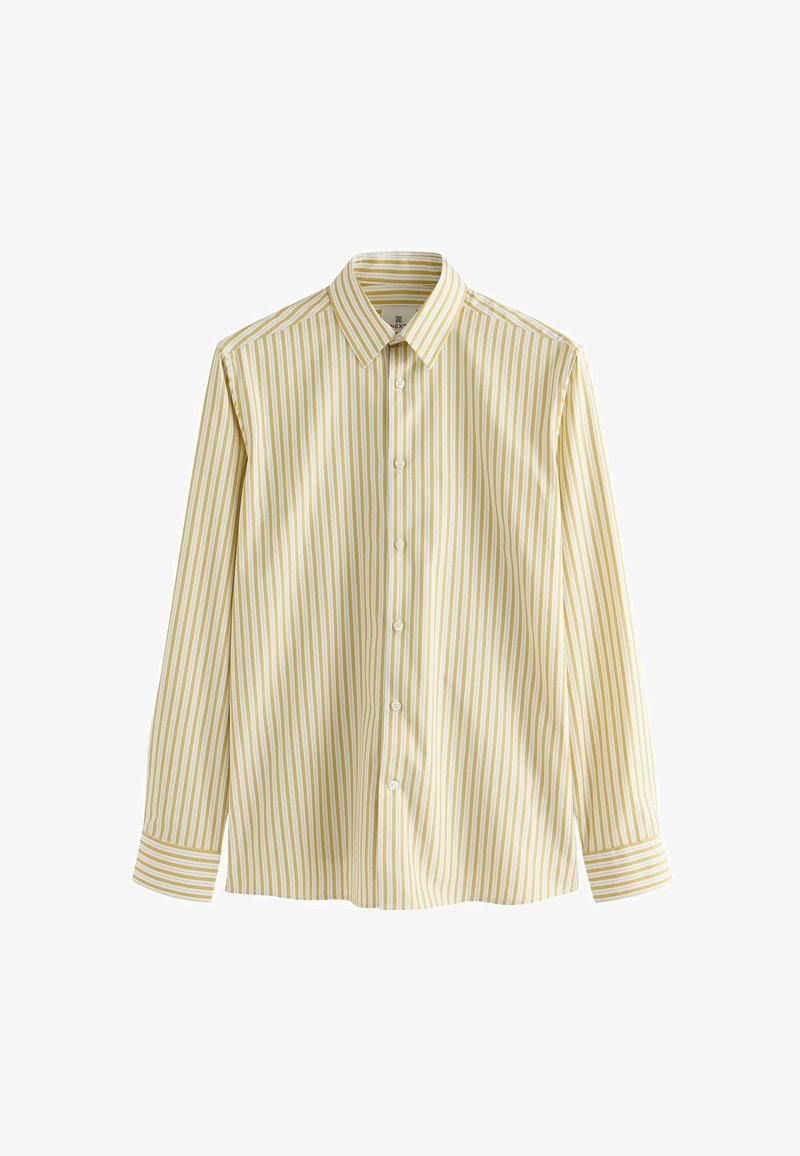 Camisa de botones amarilla clara con rayas verticales blancas y de un amarillo más oscuro, de mangas largas y con un cuello clásico. Textura de tela suave.