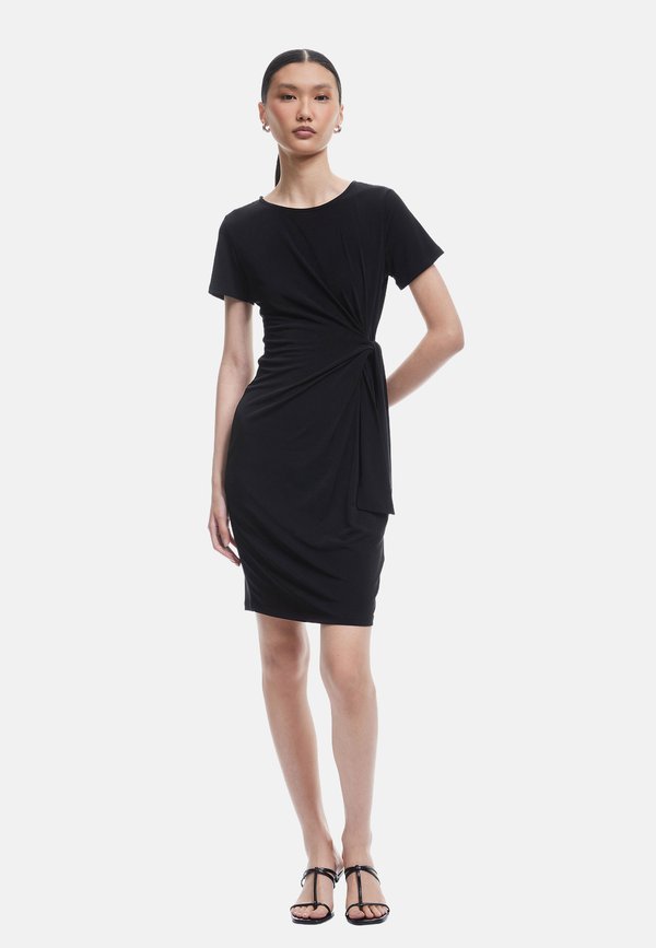 SHORT SLEEVE - Etuikleid