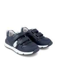 Zapatillas de color azul marino con dos correas de Velcro, acentos blancos, suela de goma y cuello acolchado. Fabricadas de material sintético con detalles cosidos.