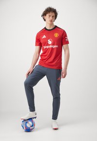 adidas Performance MANCHESTER UNITED HOME - Klubové oblečení - mufc red