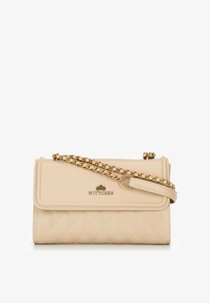 Béžová kabelka z prošívané kůže se zlatým řetízkovým popruhem a kovovým logem Wittchen na přední klopě.