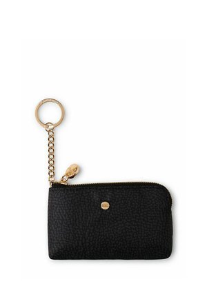 Petite pochette zippée noire texturée avec petit bouton doré et porte-clés chaîne dorée avec mousqueton.