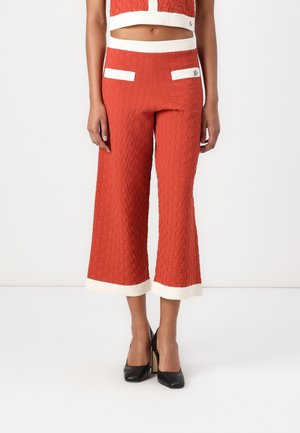 CONTRAST PANTS - Pantaloni - cinnabar