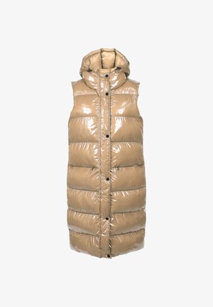 Beige glänzende ärmellose lange Weste mit hohem Kragen, vorderen Druckknöpfen und seitlichen Taschen auf weißem Hintergrund.