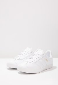 adidas Originals GAZELLE UNISEX - Sapatilhas - footwear white