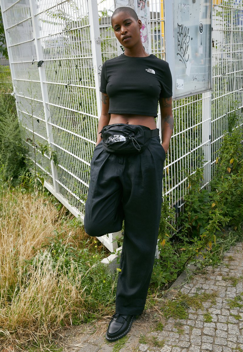 Damen T-Shirts | The North Face CROP TEE T-Shirt basic black/schwarz - JD08387 Damen T-Shirts | The North Face CROP TEE T-Shirt basic black/schwarz - JD08387