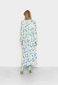 Monki Vestido de dia - naive