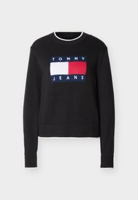 Pull noir à col ras du cou avec logo Tommy Jeans blanc et rouge sur le devant, poignets et ourlet côtelés, et bordures blanches sur le col, les poignets et l'ourlet.