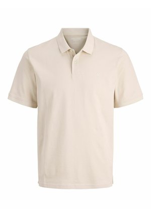 Bež majica polo iz bombaža s kratkimi rokavi, dvema gumboma in majhnim logotipom na prsih. Gladka tekstura.