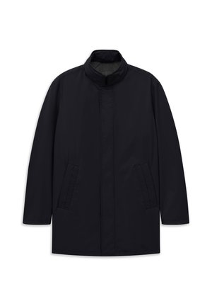 Schwarze Jacke mittlerer Länge mit Stehkragen, verdecktem Frontreißverschluss und zwei schräg angesetzten Seitentaschen, auf weißem Hintergrund dargestellt.