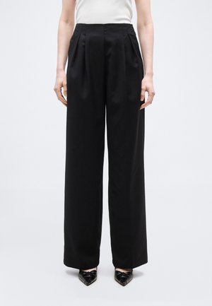 VMHAILEY WIDE PLEAT PANT - Nohavice - black