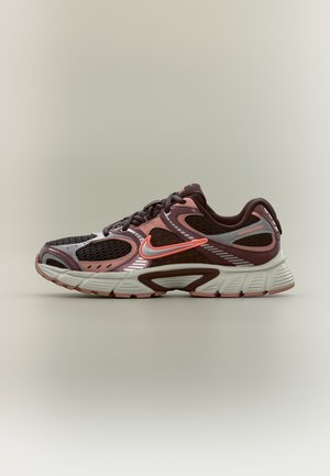 Nike Sportswear, V5 RNR - Маратонки - mystic dates/metallic silver/rust pink