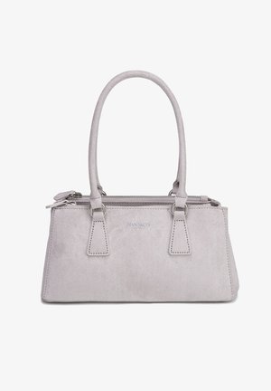 Lichtgrijze suède handtas met twee handvatten, ritssluiting en subtiel geperst logo aan de voorkant in het midden.