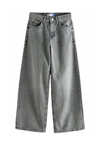 - Wide leg