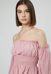 INFLUENCER OFF-SHOULDER - Camicetta - pink