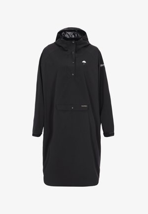 Poncho impermeable negro con capucha, botones de presión, bolsillo delantero y detalles con logo. Hecho de tela ligera y suave.