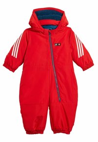 Pelele para bebé acolchado rojo con capucha, forro de forro polar azul, cremallera frontal diagonal y rayas blancas en las mangas.